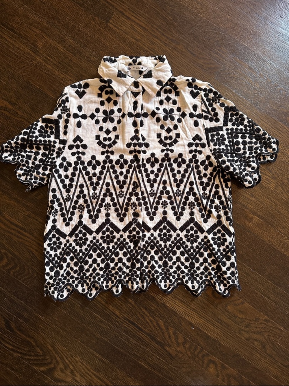Zara Black and White Embroidered Collared Button-Down Scallop Top Size Medium